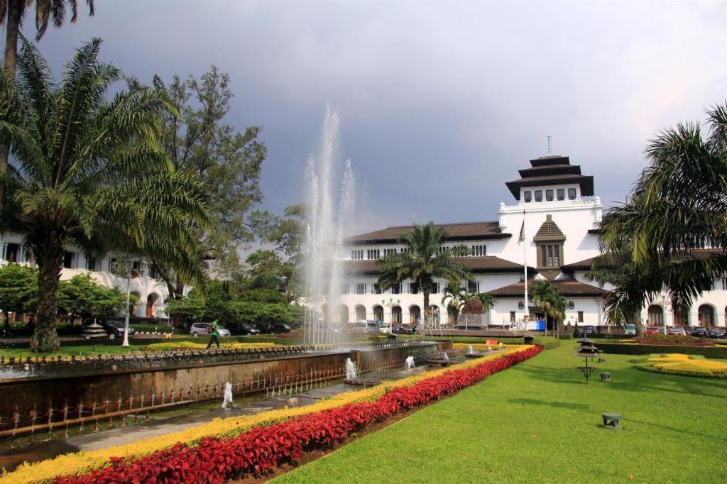 Asmila Boutique Hotel Bandung Exteriör bild